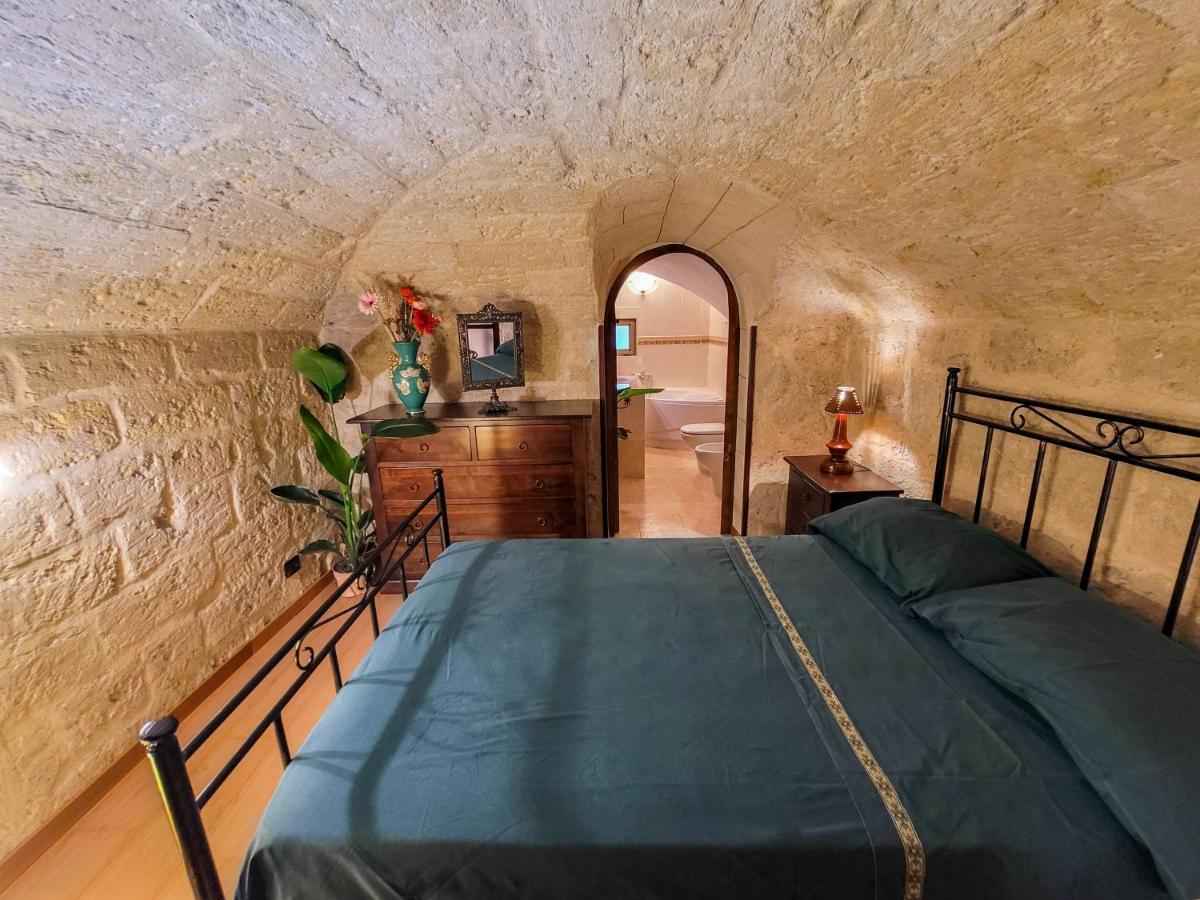 Cozy Classical Residence In The City Center Bari Exterior photo